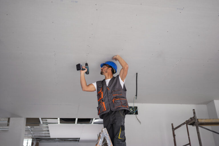 MONTAGEM DE PAREDES E FORROS POR SISTEMAS DE DRYWALL