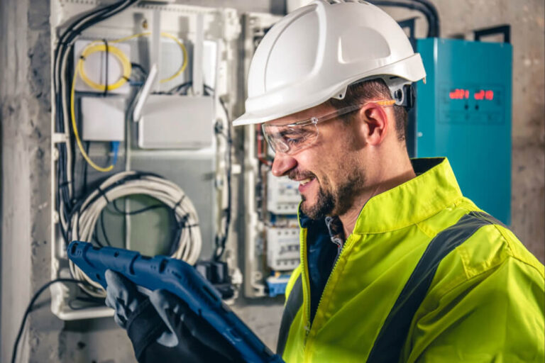 TÉCNICO EM ELETROELETRÔNICA
