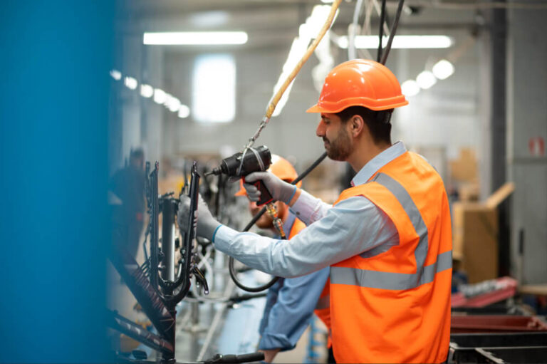 TÉCNICO EM ELETROMECÂNICA