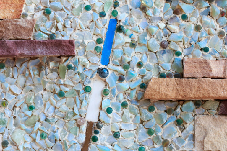 TRATAMENTO DE PATOLOGIAS, PREPARAÇÃO, RESINAGEM E MONTAGEM DE MOSAICOS DE ROCHAS EXÓTICAS