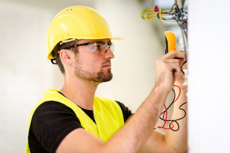 ELETRICISTA INSTALADOR PREDIAL DE BAIXA TENSÃO